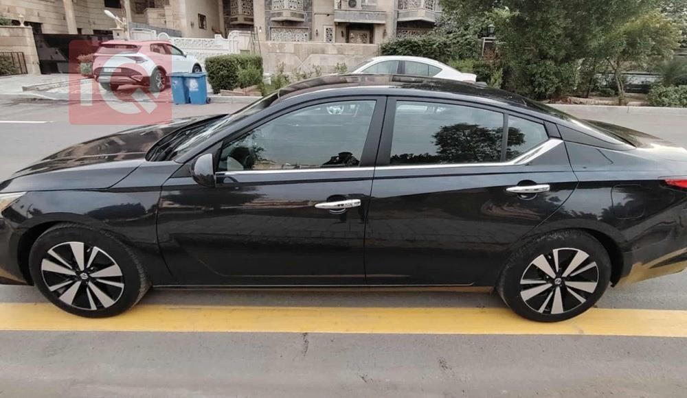 نيسان ألتيما